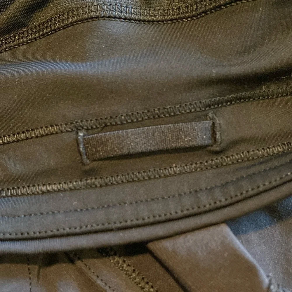 Lululemon Black Running Shorts Size 8 Regular in Like New Condition